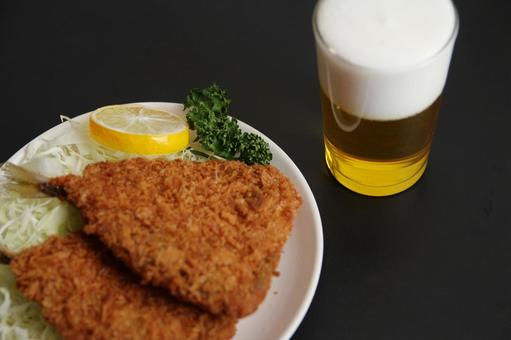 アジフライとビールの食事 アジフライとビールの食事 アジフライ,ビール,揚げ物の写真素材