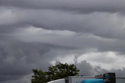 夏 急変する空 雷雨の気配 夏 急変する空 雷雨の気配の写真