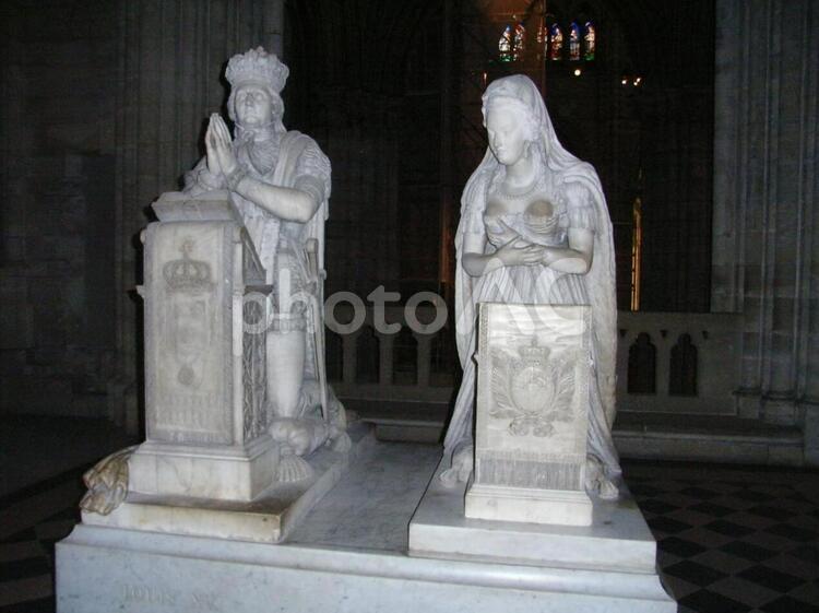 ルイ16世とマリー・アントワネット パリ,大聖堂,ステンドグラスの写真素材