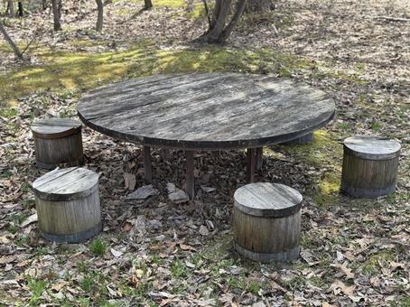 ベンチとテーブル ベンチとテーブルの写真