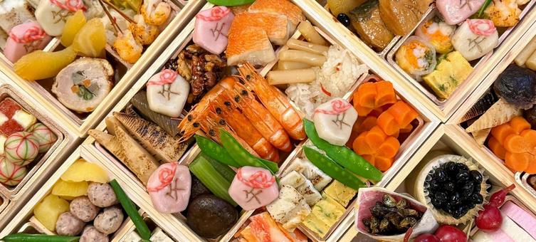 彩り豊かに盛り付けられた豪華なおせち料理 彩り豊かに盛り付けられた豪華なおせち料理 おせち料理,和食,日本料理の写真素材