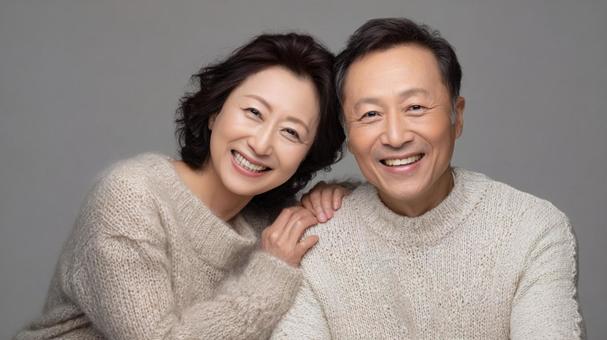 笑顔のシニア夫婦ポートレート 笑顔のシニア夫婦ポートレートの写真