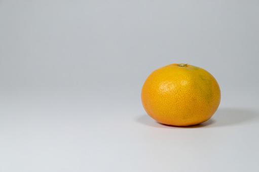 左側に広がるコピースペースのあるみかん 左側に広がるコピースペースのあるみかん みかん,柑橘類,フルーツの写真素材