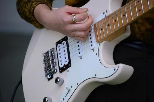 エレキギター（ストラト　白）② ギター,エレキギター,ミュージシャンの写真素材