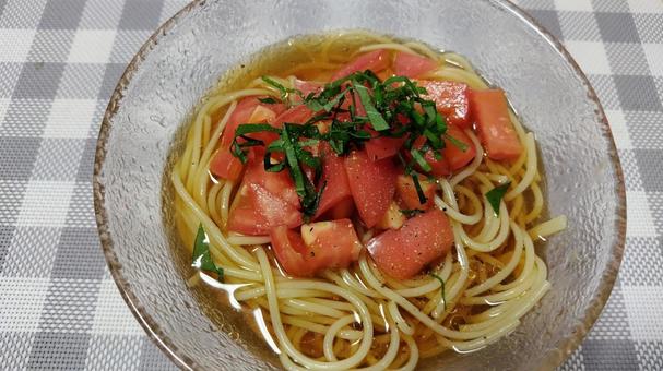 冷たいトマトパスタ 冷たいトマトパスタの写真
