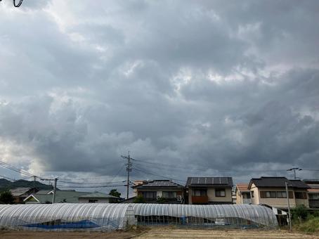 夏の嵐の前の空模様 夏の嵐の前の空模様 空,自然,きれいの写真素材