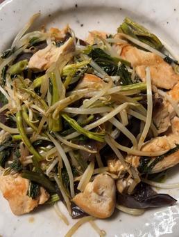 鶏肉とエンツァイと木耳ともやしの中華炒め 鶏肉とエンツァイと木耳ともやしの中華炒めの写真