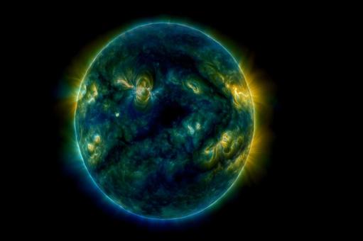 極紫外線太陽全景の写真