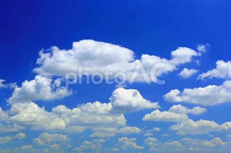 青空　白い雲　空模様 空,青空,白い雲の写真素材