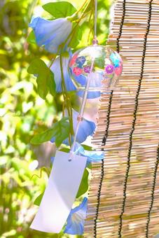 風鈴とすだれ(縦長) 風鈴とすだれ(縦長) 風鈴,すだれ,朝顔の写真素材