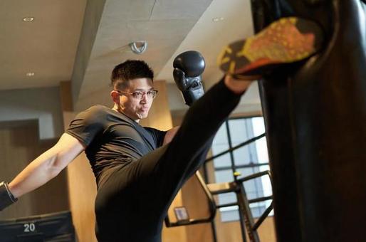 Asian man kicking a punching bag, JPG Asian man kicking a punching bag, kickboxing, boxing, to kick, JPG