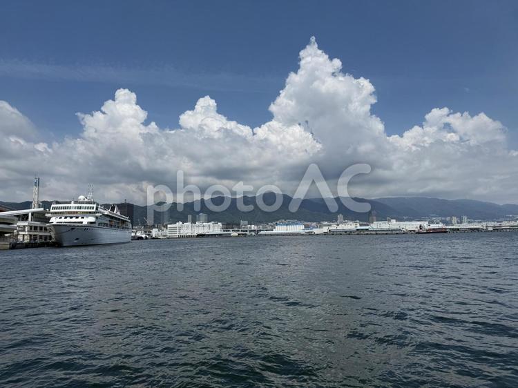 雲と海と船 神戸,神戸港,港の写真素材