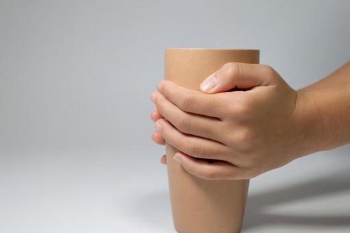 タンブラーを両手で持つクローズアップ タンブラー,手,両手の写真素材