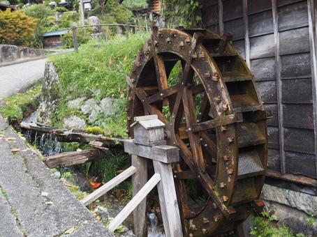 水車と坂道 妻籠宿,水車,水路の写真素材