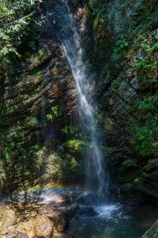 滝のしぶきと虹のある風景 滝,自然,風景の写真素材