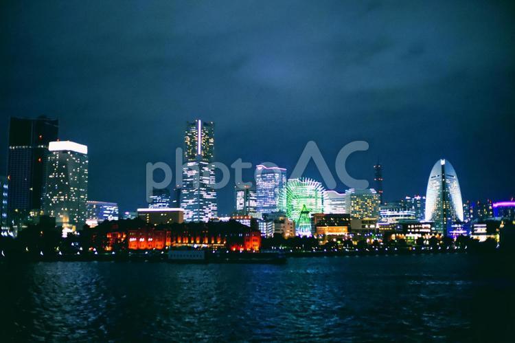 夜のみなとみらい 横浜,みなとみらい,街並みの写真素材