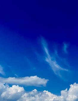 夏と秋の間の雲 青空,空,ソラの写真素材