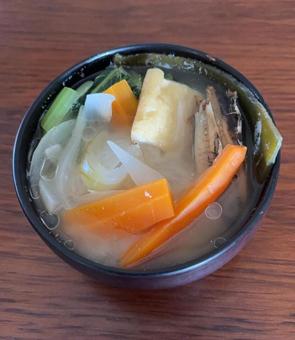 Photo, a lot of miso soup, ingredients for miso soup, onion, 