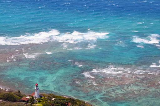 ハワイの灯台と青い海 ハワイの灯台と青い海の写真