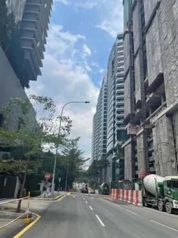 建設と完成のコントラスト 建設と完成のコントラストの写真