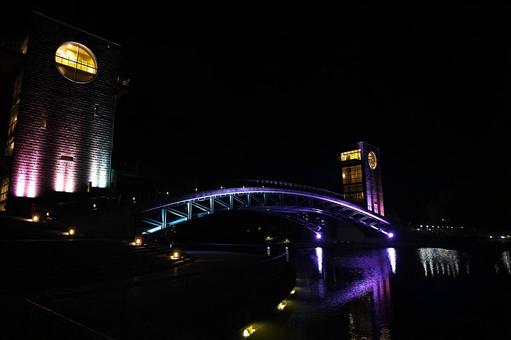 幻想的な夜の橋と建物 幻想的な夜の橋と建物 夜,橋,建物の写真素材
