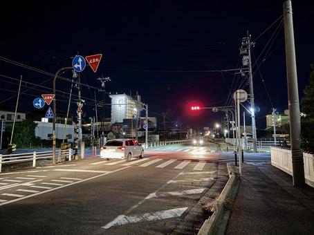 夜のあわら市の町並み　温泉街　 赤信号,自然,町の写真素材