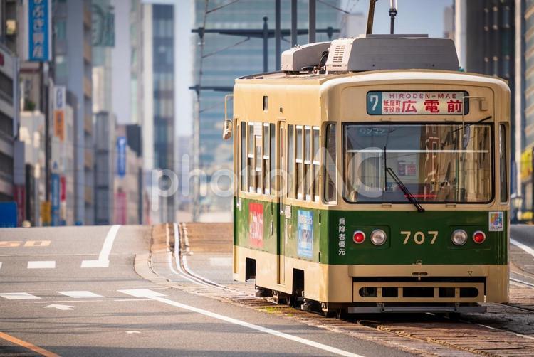 広島の相生橋を渡る路面電車１編成 広島市,広島市中区,相生通の写真素材