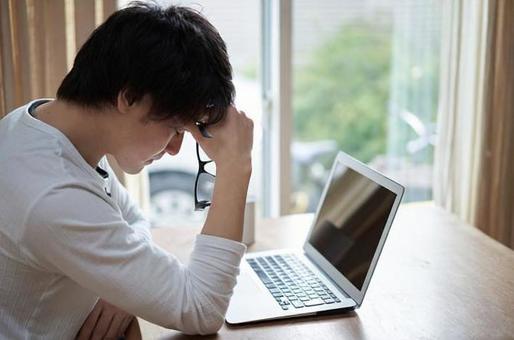 Asian man holding his head in telework, JPG Asian man holding his head in telework, आदमी, व्यवसायी, telework, JPG