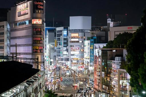 上野駅前の夜景の写真