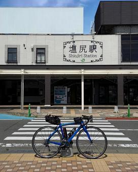 塩尻駅からサイクリング出発 塩尻駅からサイクリング出発 塩尻駅,サイクリング,ロードバイクの写真素材