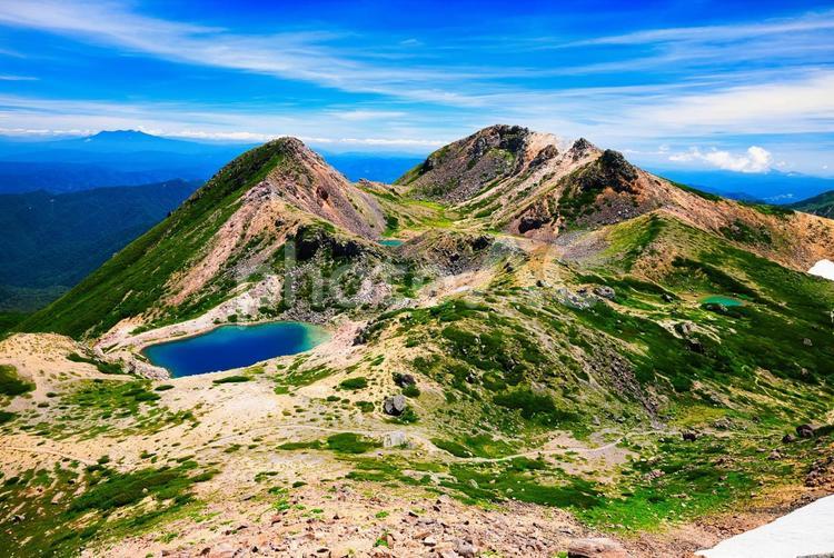 日本三霊山の白山の御前峰と翠ヶ池 白山,御前峰,翠ヶ池の写真素材