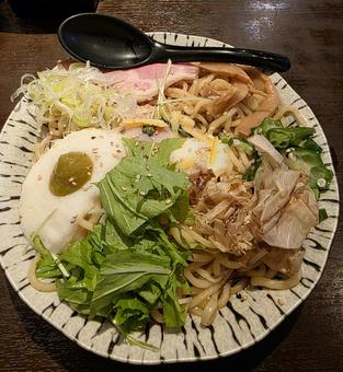 冷やし油そば 冷やし油そば 油そば,まぜそば,冷麺の写真素材