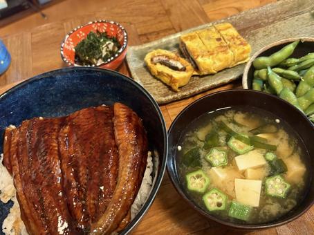 丑の日の夜ごはん 丑の日の夜ごはん 料理,うなぎ,鰻の写真素材