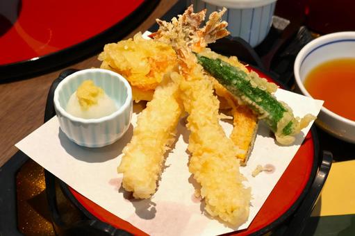 美味しそうな天ぷら盛り合わせ2 天ぷら,盛り合わせ,美味しそうの写真素材