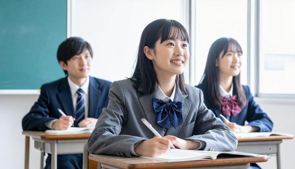 授業中の笑顔の女子高生 授業中の笑顔の女子高生の写真