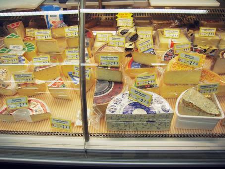チーズ売り場 チーズ売り場 チーズ,ショーケース,スイスの写真素材