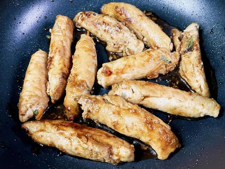 肉巻き野菜を焼く 肉巻き野菜を焼く 肉巻き野菜,肉巻き,豚肉の写真素材