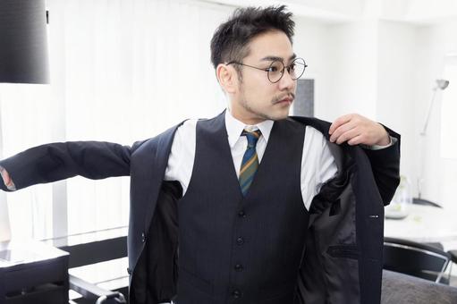 スーツを羽織るビジネスパーソン スーツを羽織るビジネスパーソン ビジネスマン,男性,人物の写真素材