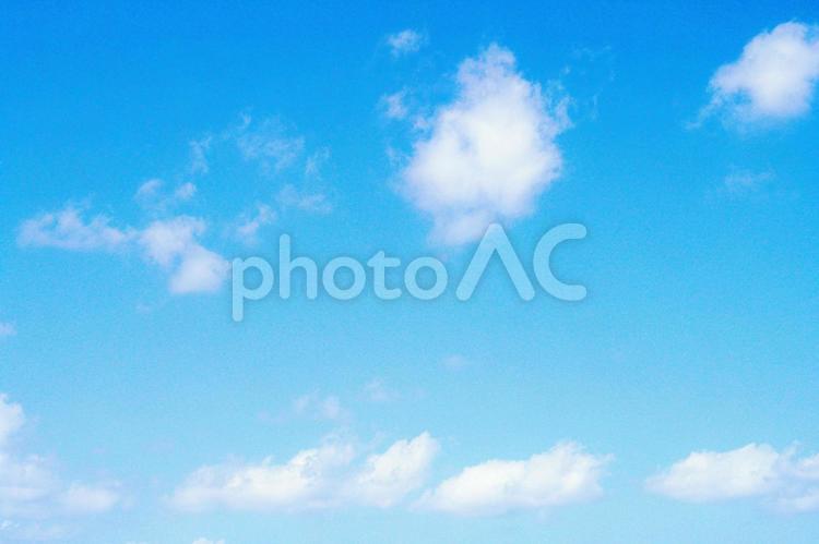 秋から冬、青空と雲の背景 青空,青い,空の写真素材