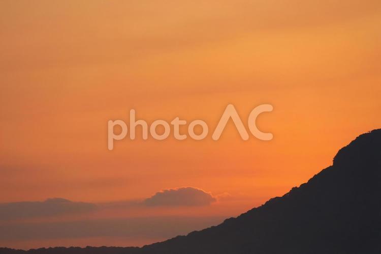 ７月下旬の高松港からの瀬戸内海の朝焼け 背景,朝焼け,きれいの写真素材
