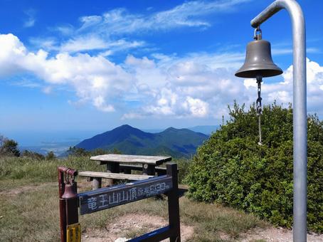鐘 山,竜王山,鐘の写真素材