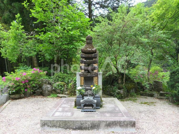石雲寺の日向渕ノ上石造五層塔 日向渕ノ上石造五層塔,石雲寺,石塔の写真素材