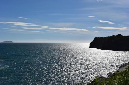 番所庭園から見た海 番所庭園から見た海の写真