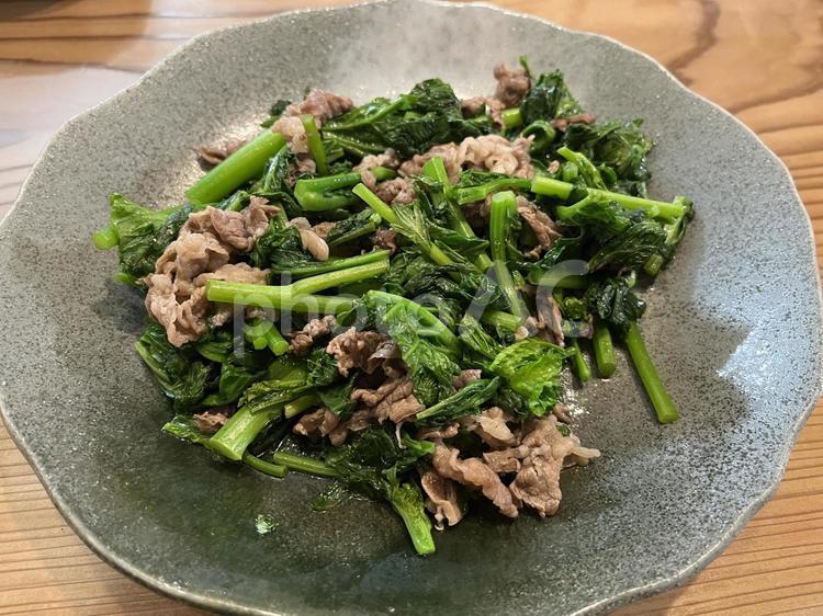 野菜と肉の炒め物 わさび菜,牛肉,料理の写真素材