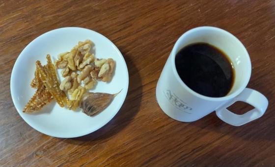コーヒーとクルミと骨せんべいミックス コーヒーとクルミと骨せんべいミックスの写真