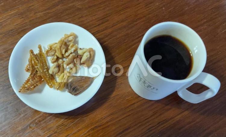 コーヒーとクルミと骨せんべいミックス コーヒータイム,コーヒーブレイク,コーヒーの写真素材