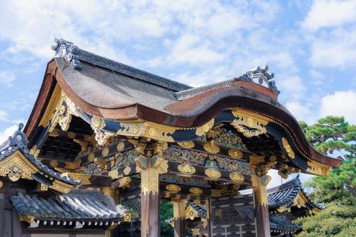 黄金の城門屋根 黄金の城門屋根 二条城,城,伝統建築の写真素材