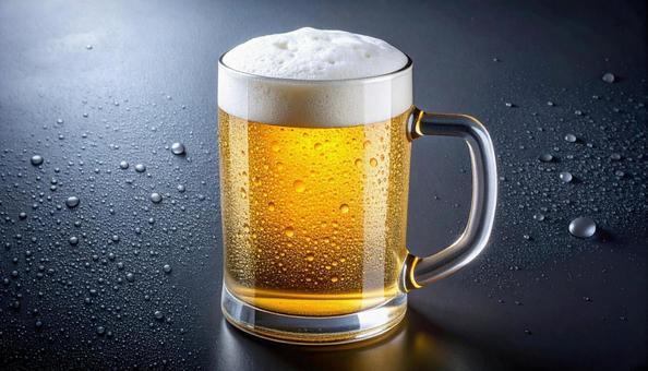 グラスに水滴がついた冷たいビール グラスに水滴がついた冷たいビールの写真