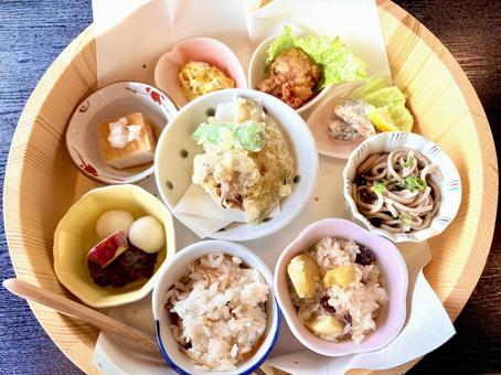 秋のお楽しみ御前 02 和食,食べ物,ランチの写真素材