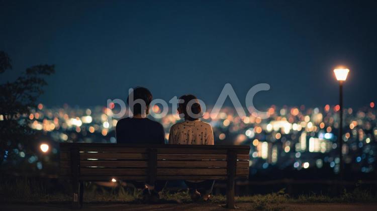 夜景デートを楽しむ男女の後ろ姿 夜景,デート,カップルの写真素材